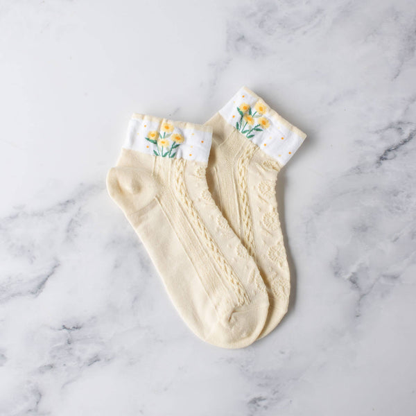 Floral Casual Ankle Socks: Banana Cream - Daily Magic
