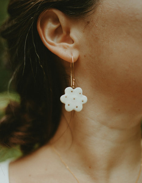 Gilded Garden: Retro Daisy Flower Porcelain Drop Statement Earrings - Daily Magic